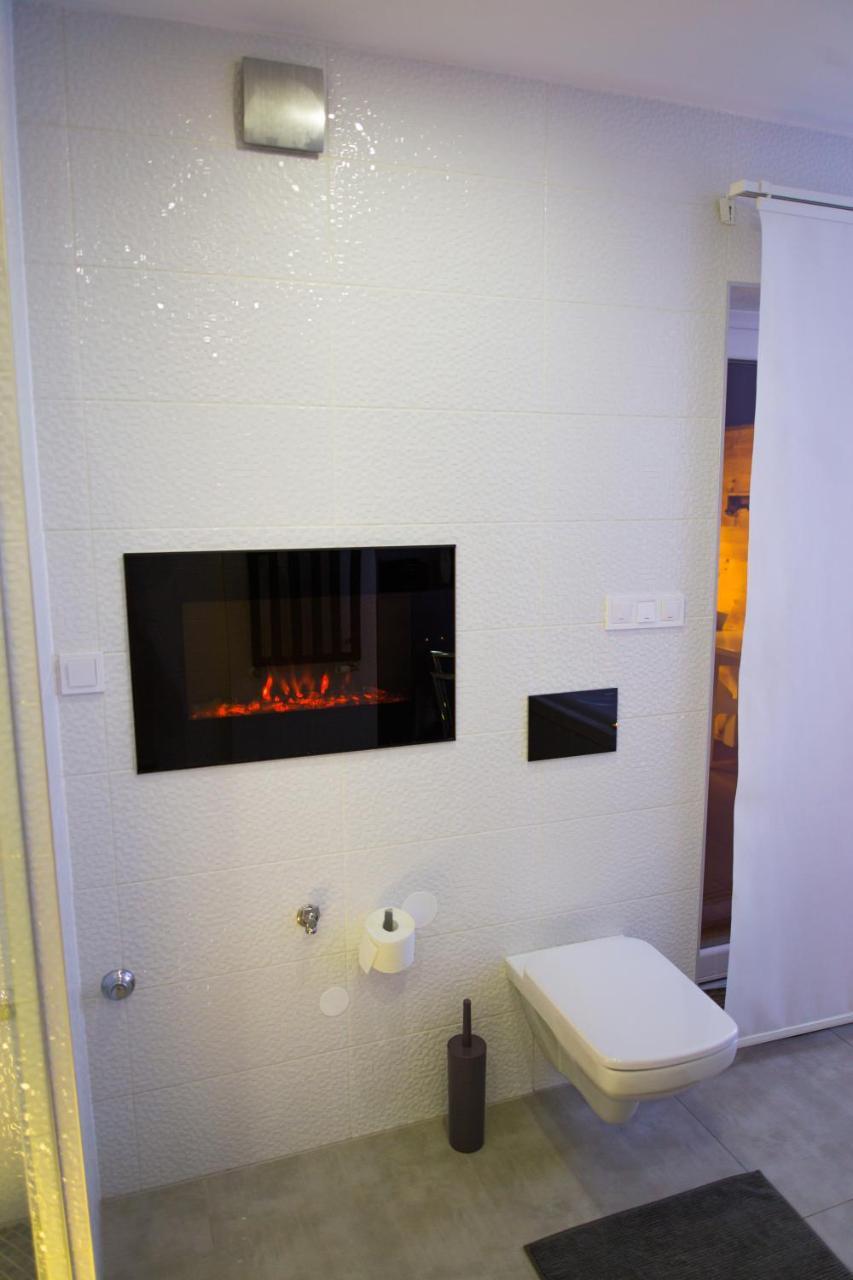 Apartment Plaza ----Wallbox 11Kw 16A ----- Private Spa- Jacuzzi, Infrared Sauna, Luxury Massage Chair, Parking, Entry With Pin 0 - 24H, Free Cancellation 24 Hours Before Check In Славонски-Брод Экстерьер фото