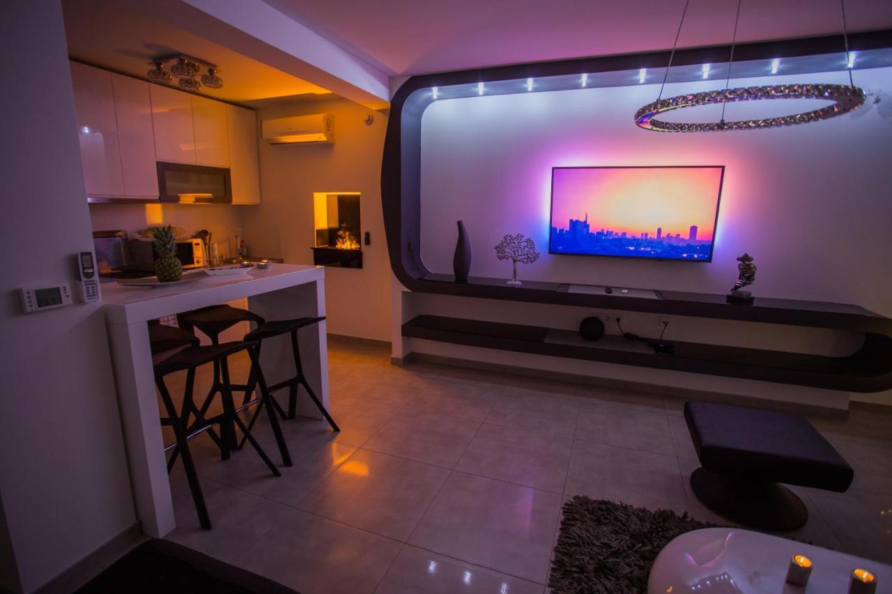 Apartment Plaza ----Wallbox 11Kw 16A ----- Private Spa- Jacuzzi, Infrared Sauna, Luxury Massage Chair, Parking, Entry With Pin 0 - 24H, Free Cancellation 24 Hours Before Check In Славонски-Брод Экстерьер фото