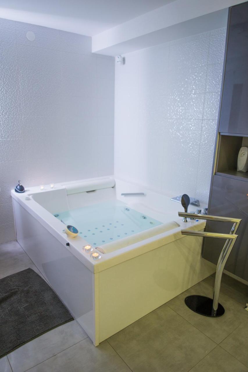 Apartment Plaza ----Wallbox 11Kw 16A ----- Private Spa- Jacuzzi, Infrared Sauna, Luxury Massage Chair, Parking, Entry With Pin 0 - 24H, Free Cancellation 24 Hours Before Check In Славонски-Брод Экстерьер фото