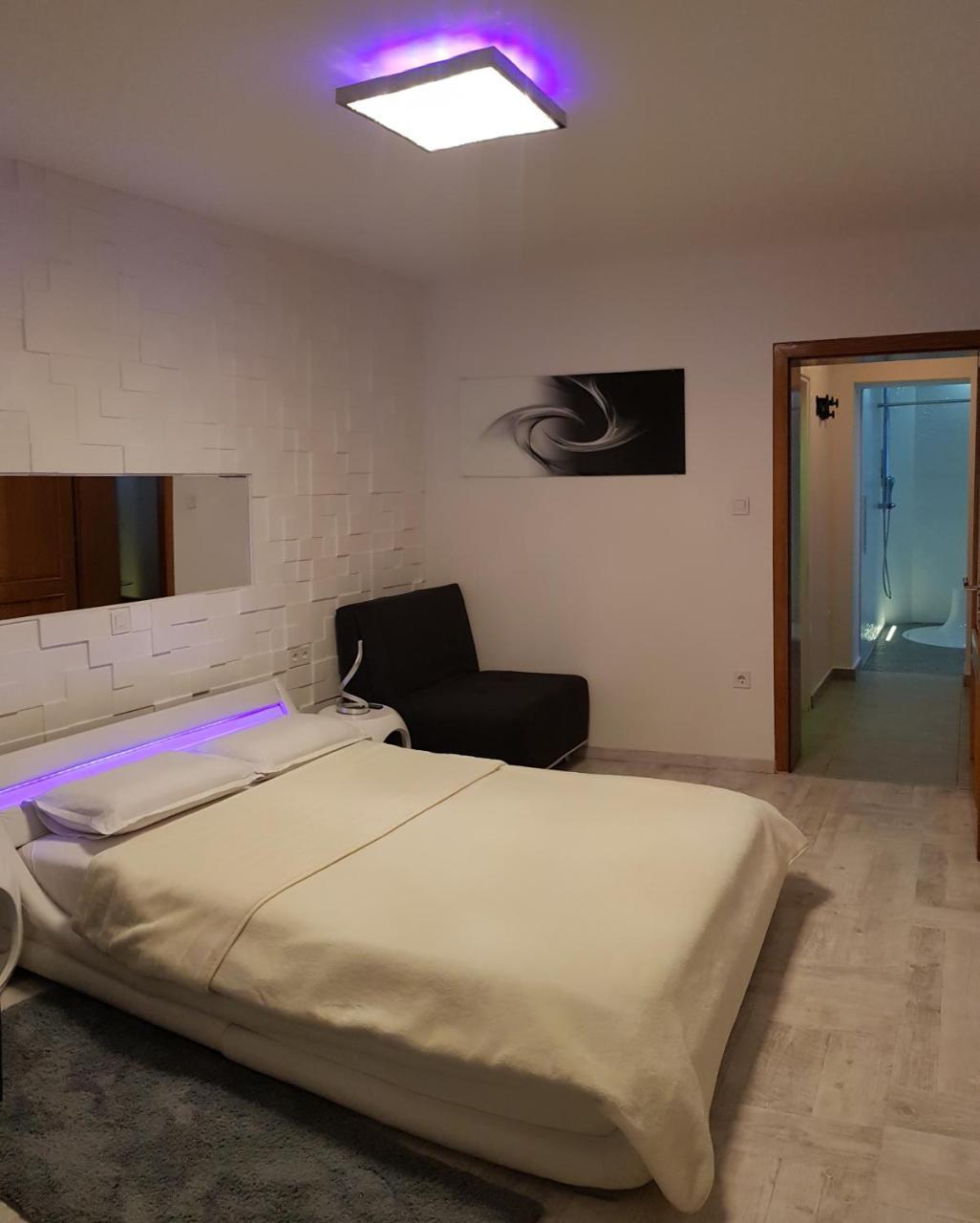 Apartment Plaza ----Wallbox 11Kw 16A ----- Private Spa- Jacuzzi, Infrared Sauna, Luxury Massage Chair, Parking, Entry With Pin 0 - 24H, Free Cancellation 24 Hours Before Check In Славонски-Брод Экстерьер фото